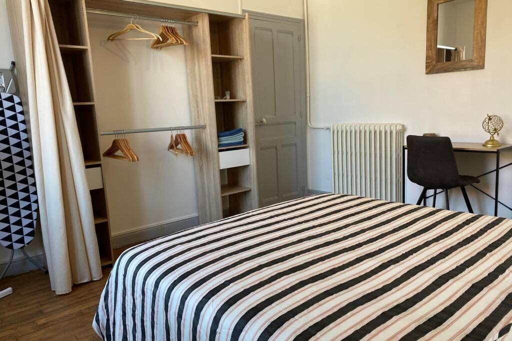 L'Appartement De Moliere N°3 Montlucon Bagian luar foto